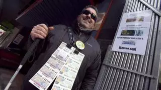 Lágrimas en Oviedo por Antonio Martínez, el vendedor de la ONCE que se ganó a miles de carbayones: “Era un cielo”