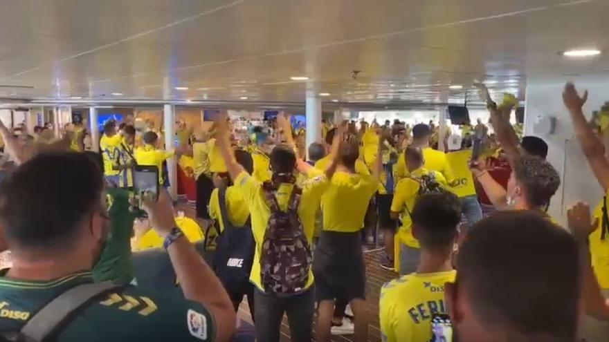 Los aficionados de la UD Las Palmas viajan a Tenerife para el primer partido del derbi del 'Playoff' de ascenso a Primera División.