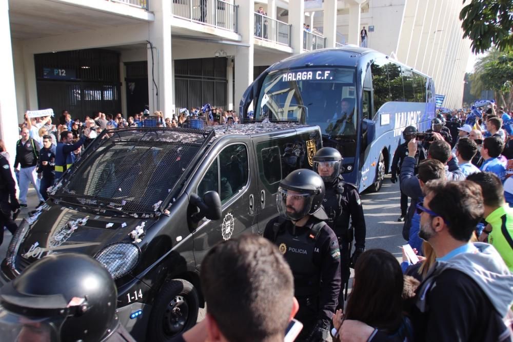 Recibimiento al Málaga CF antes del partido ante el Deportivo