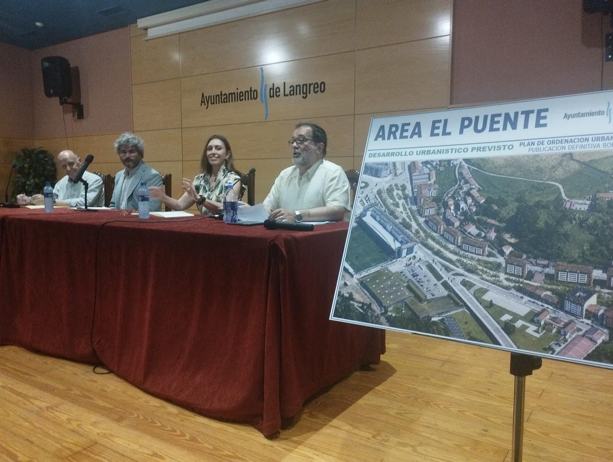 Mesa redonda sobre el proyecto de El Puente en la casa de Cultura de La Felguera