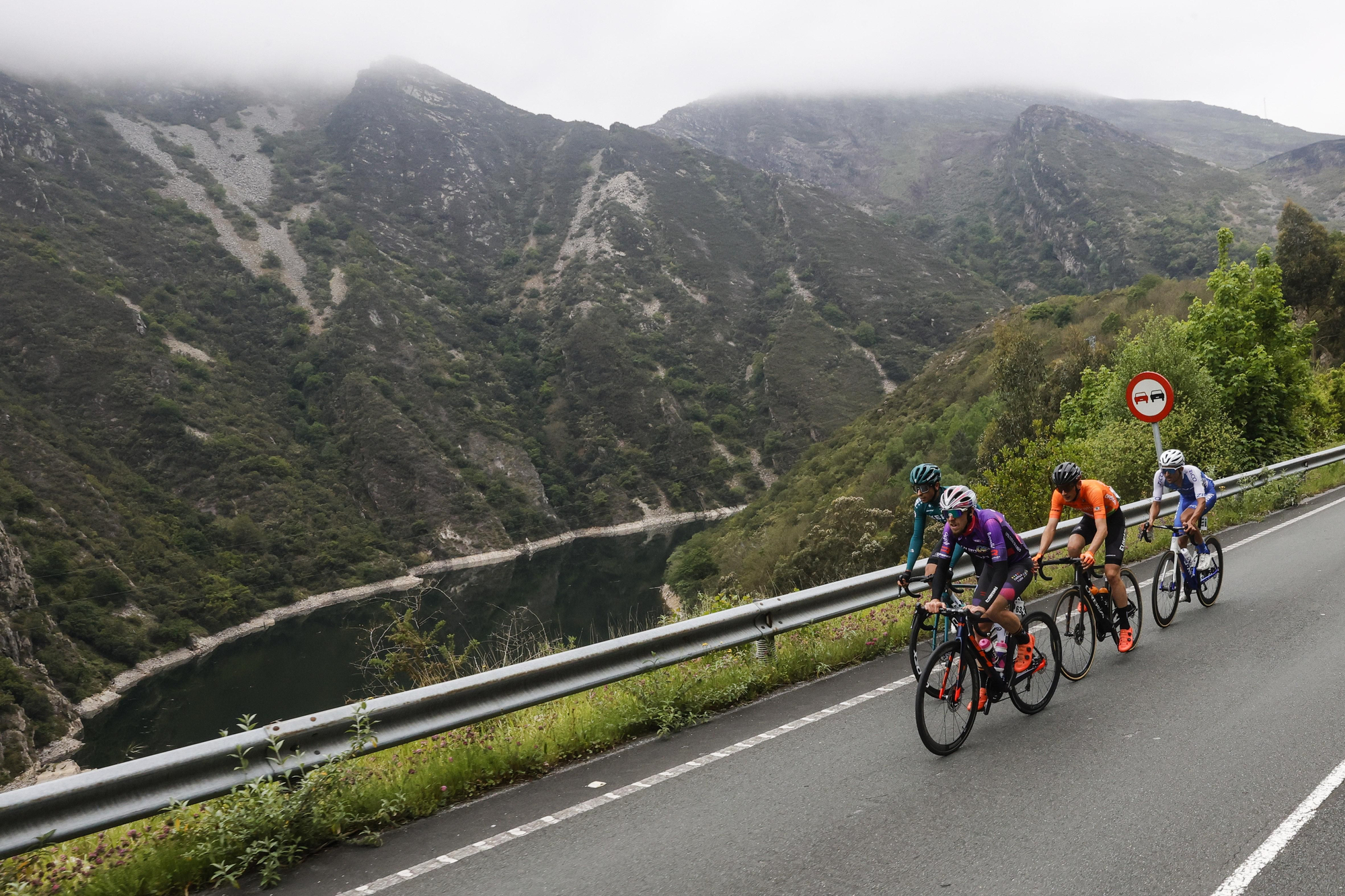 Las imágenes de la última etapa de La Vuelta a Asturias