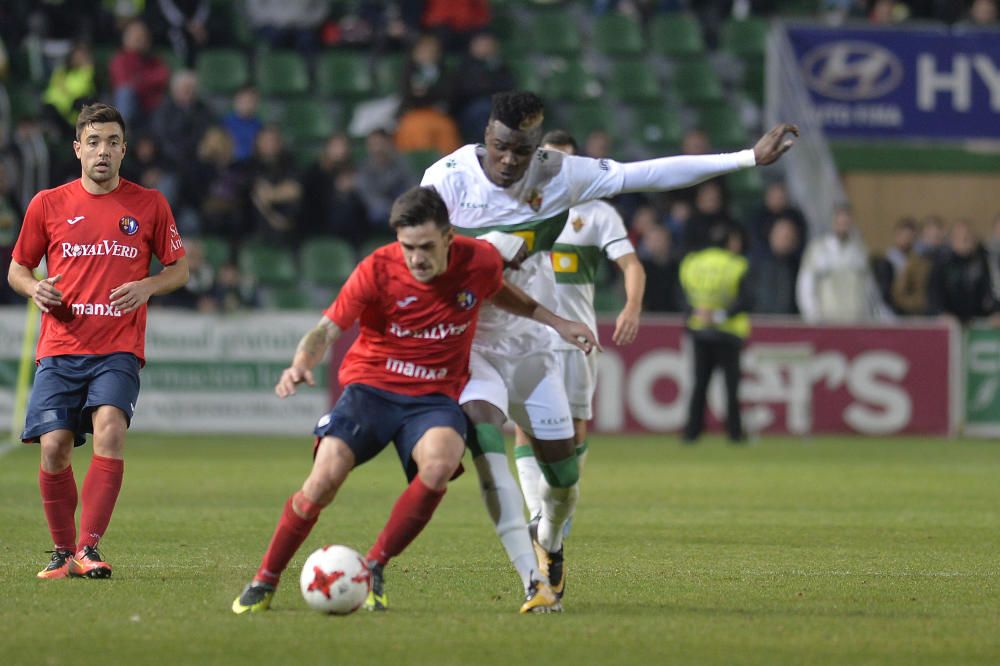 El Elche gana al Olot pidiendo la hora (2-1)