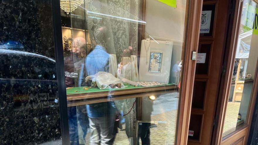 La banda de colombianos que asaltaba joyerías de Gijón actuaba a punta de pistola y a cara descubierta: "Estamos aliviados"
