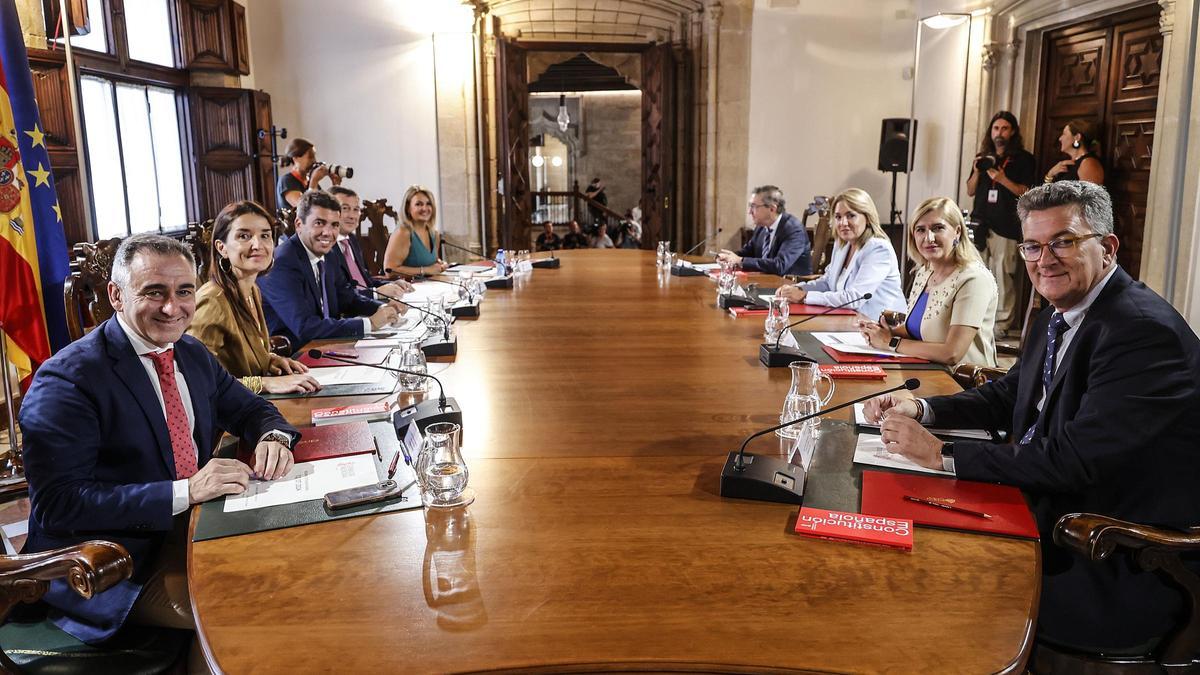 Miguel Barrachina, Ruth Merino, Carlos Mazón, Marciano Gómez, Nuria Montes, José Antonio Rovira, Susana Camarero, Salomé Pradas y Vicente Martínez Mus, ayer en su primer pleno.