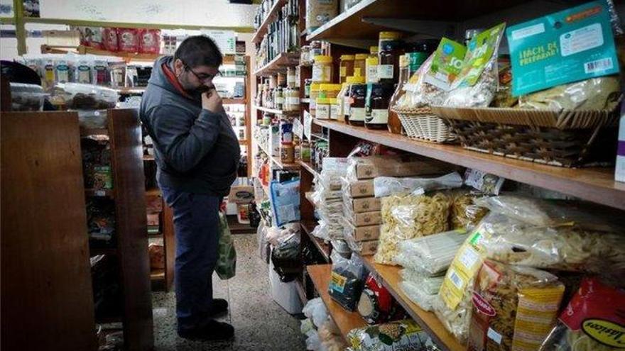 Los consumidores en Argentina sufren por el alza descontrolada de precios