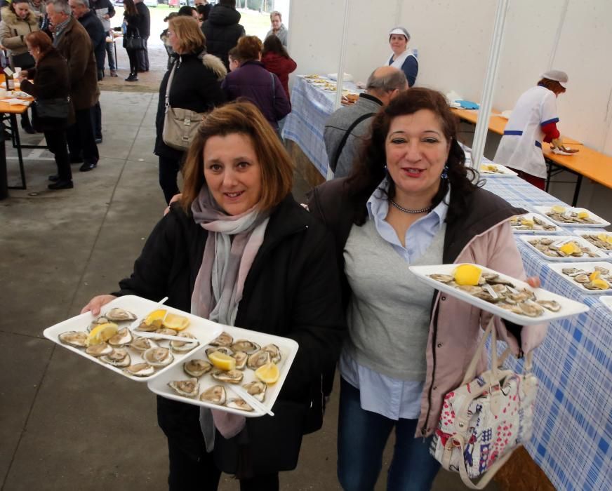 La primera jornada de la  fiesta gastronómica congrega a numeroso público, que disfrutó del molusco al natural y en escabeche.