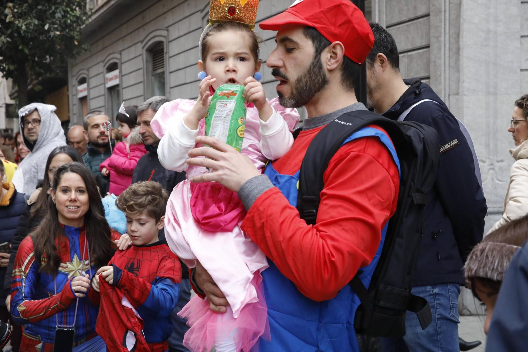 Así han disfrutado pequeños y mayores en el desfile infantil del Antroxu de Gijón (en imágenes)