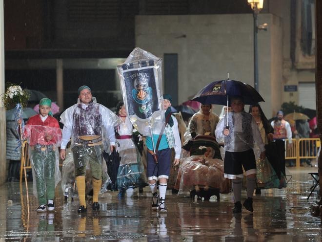Todas las fotos de la Ofrenda del 18 de marzo por la calle de la Paz entre las 23:00 y la medianoche