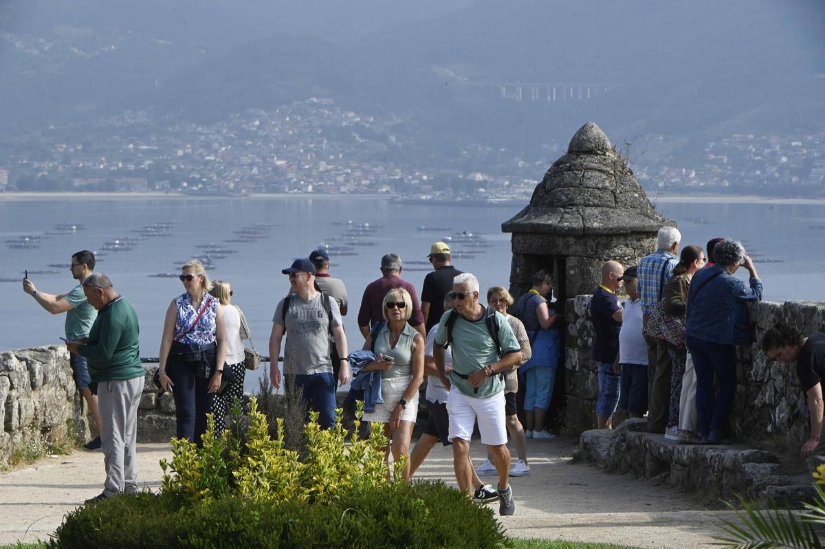 Cruceristas en el Castillo de San Sebastián