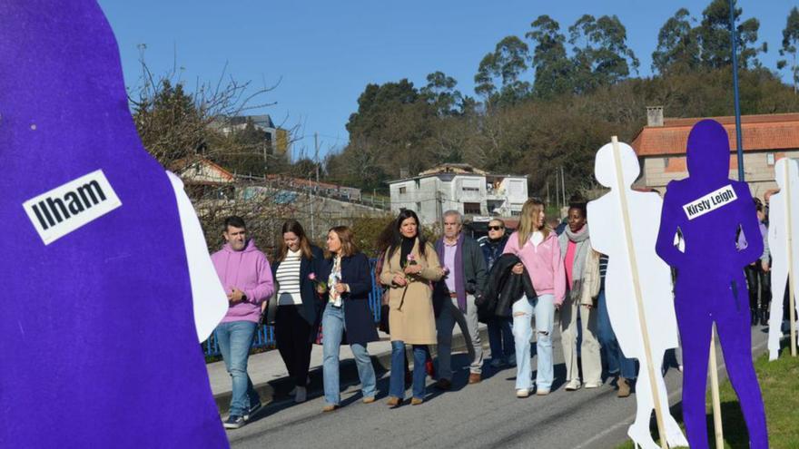 Mos instala siluetas por cada una de las 52 víctimas de machismo