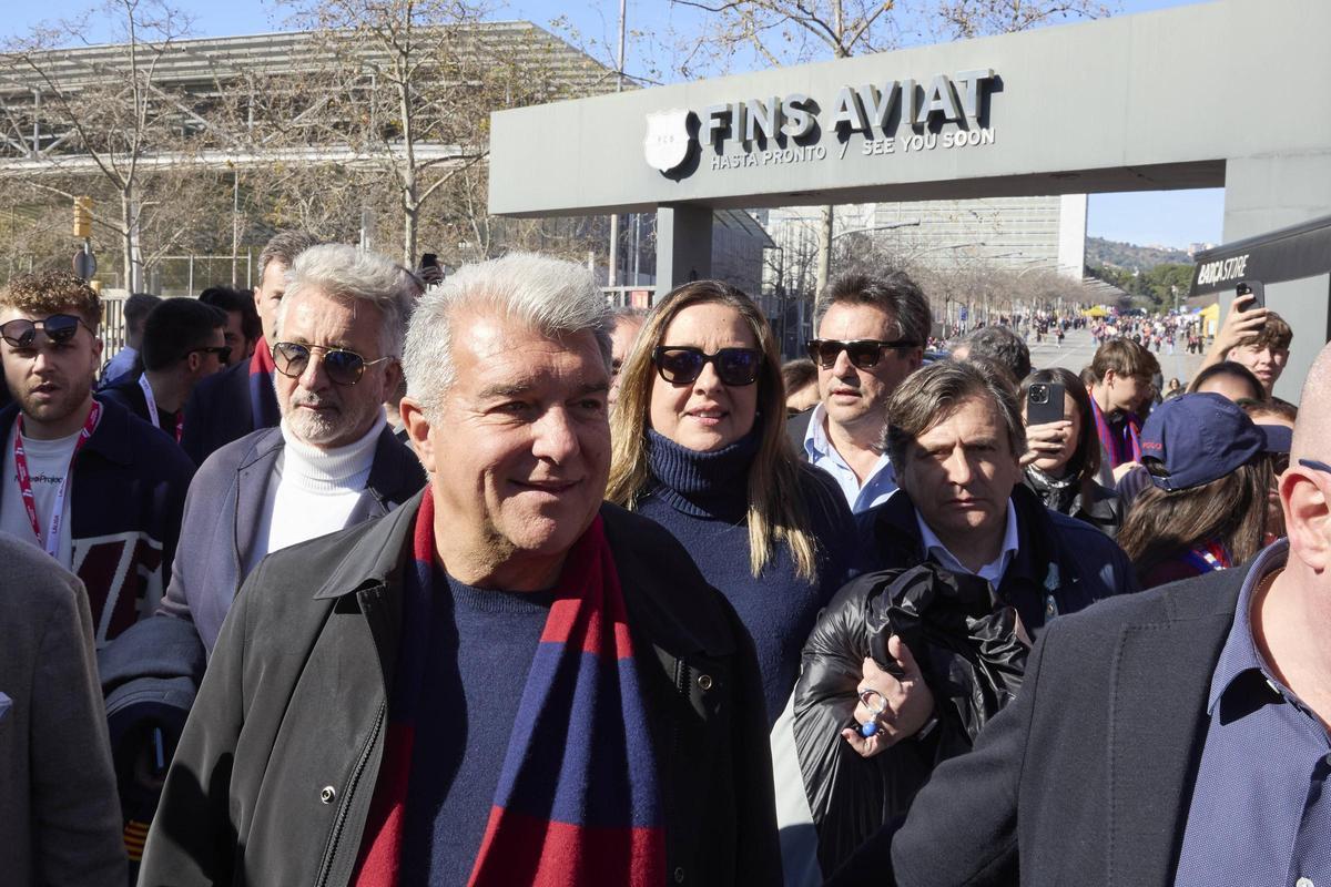 Laporta, en la recogida de firmas