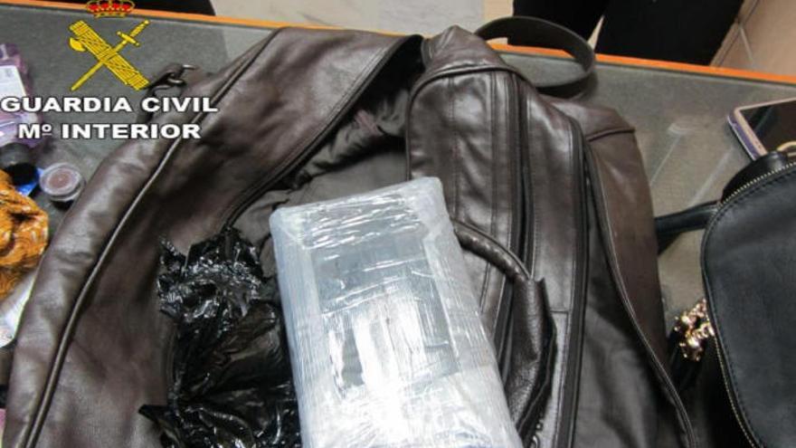 Detenido con 1,2 kilos de cocaína en su maleta en el aeropuerto de Lanzarote