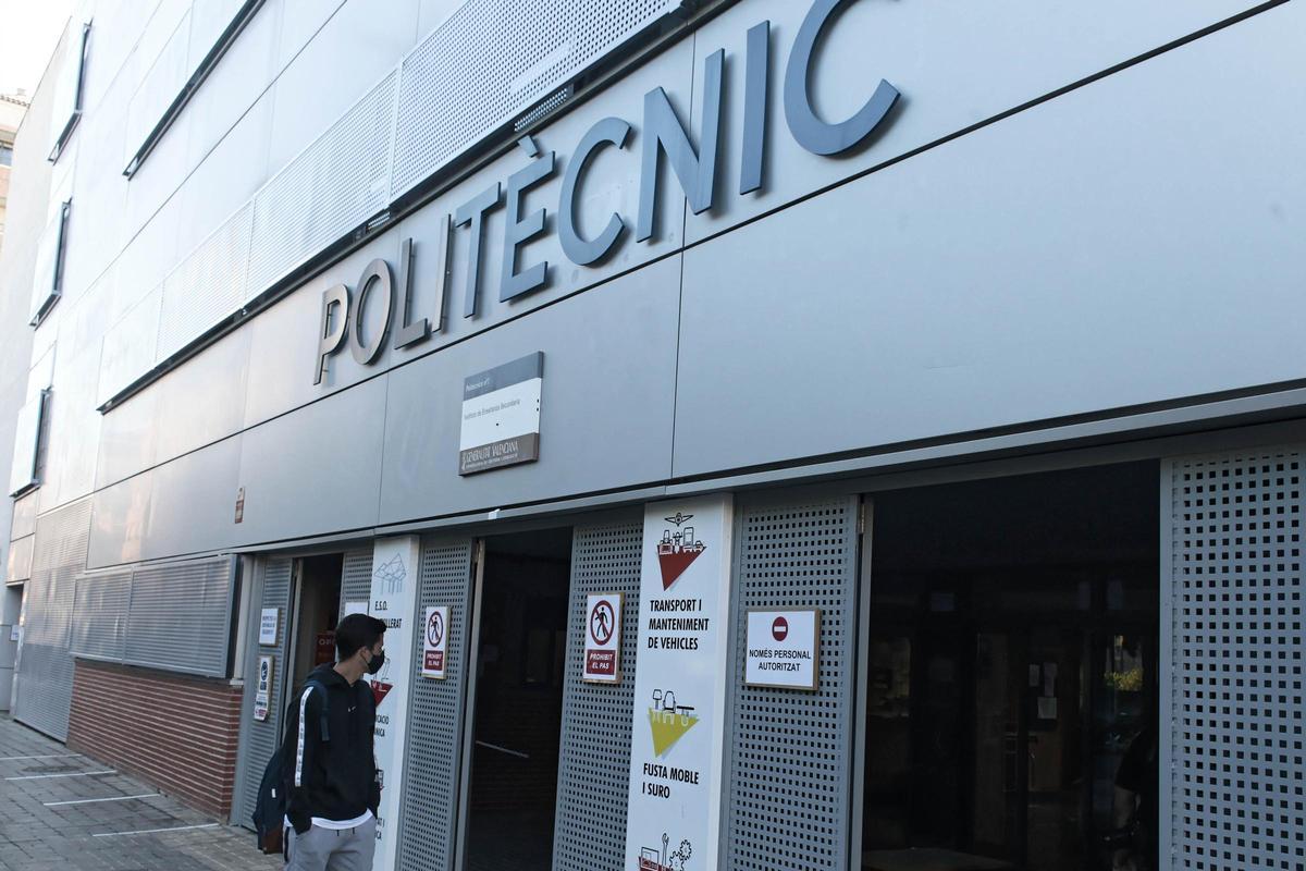Fachada del IES Politècnic de Castelló.