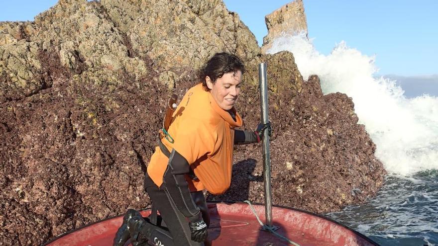 La impactante historia de Marcelina Salgado, la percebera que rompió un ligamento cruzado entre las rocas de Peñas: "Tuve que arrastrarme y moverme de rodillas para poder salir"