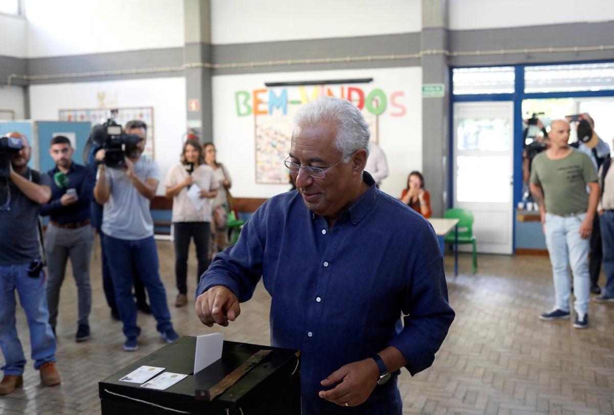 Portugal’s Prime Minister and Socialist Party (PS) candidate Antonio Costa casts his ballot at a polling station during the general election in Lisbon, Portugal October 6, 2019. REUTERS/Jon Nazca Portugal’s Prime Minister and Socialist Party (PS) candidate Antonio Costa casts his ballot at a polling station during the general election in Lisbon, Portugal October 6, 2019. REUTERS/Jon Nazca