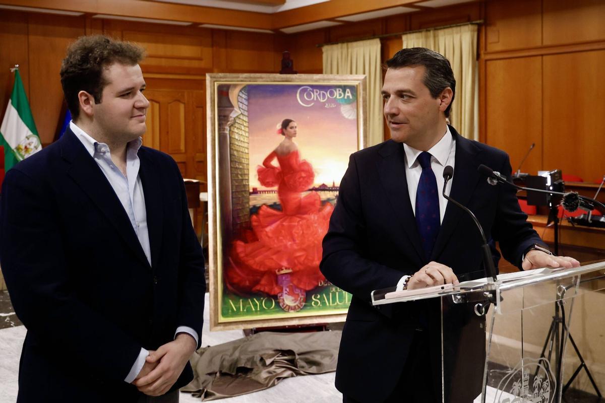 El alcalde de Córdoba y el artista Rafael Castejón, en la presentación del cartel del Mayo Festivo de Córdoba 2026.