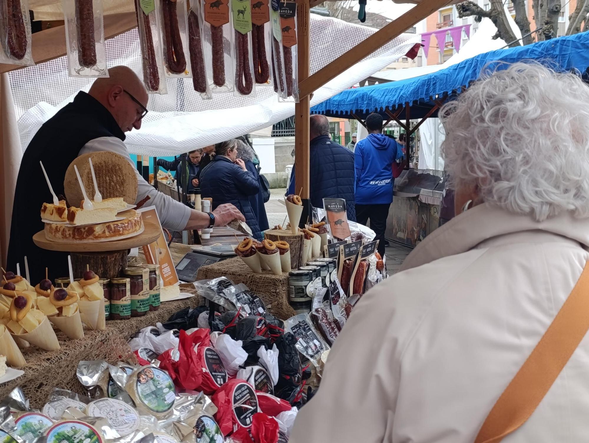 La Pola se llena de Güevos Pintos