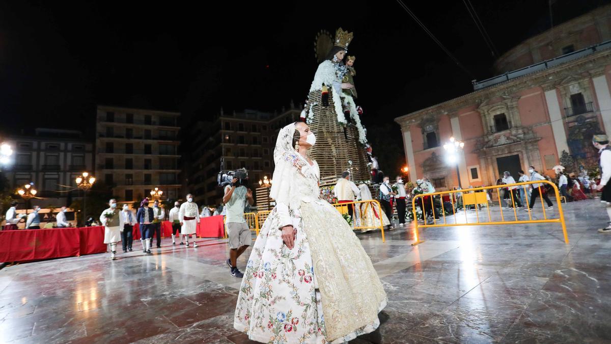 Búscate en el primer día de la ofrenda por la Calle Caballeros de las 21:00 a las 22:00