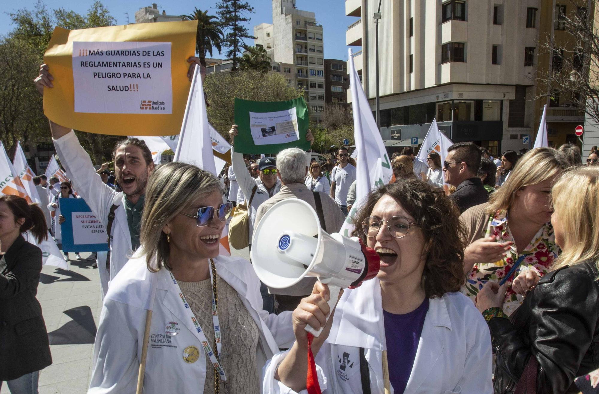 Los médicos de Primaria se suman en mayor número a la huelga que los de hospital