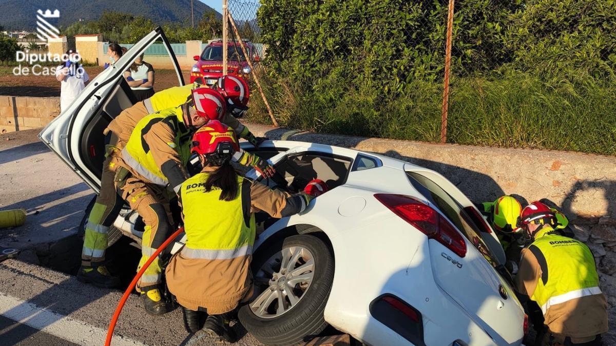 La conductora ha tenido que ser excarcelada tras el accidente