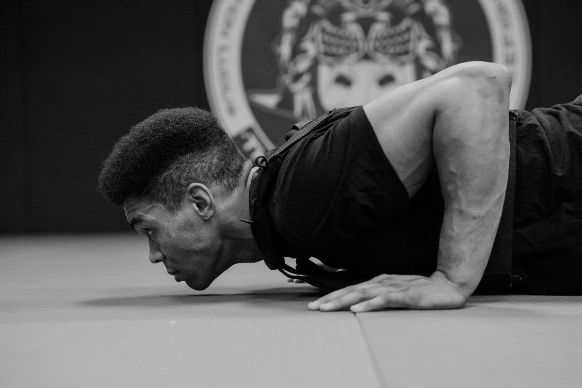 El gimnasio de los famosos está en un polígono de Carabanchel: aquí entrenan Pablo Motos, Omar Montes e Ilia Topuria