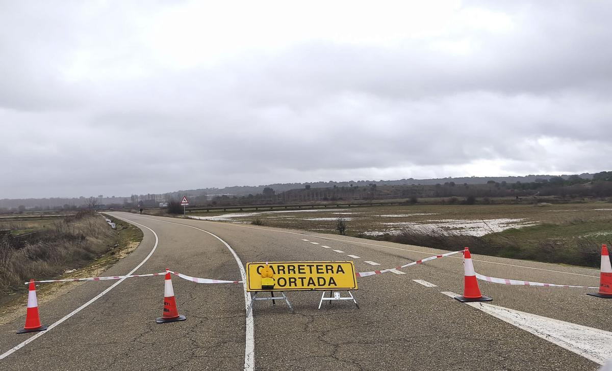 Carretera cortada por los últimos temporales