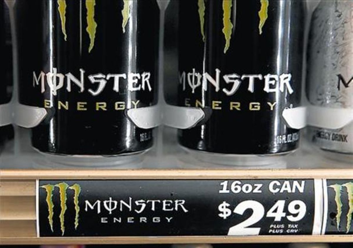 Prestatge 8 Llaunes de Monster a la venda en un súper de Califòrnia. Prestatge 8 Llaunes de Monster a la venda en un súper de Califòrnia.