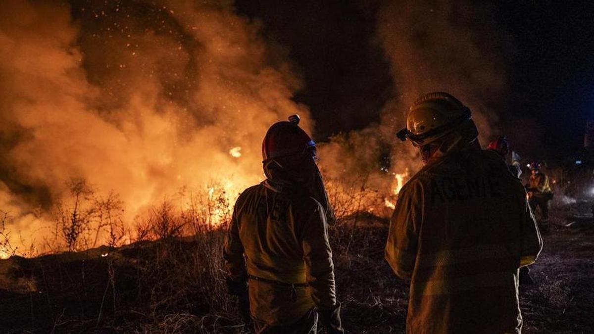 Imagen de archivo de un incendio de pastos.
