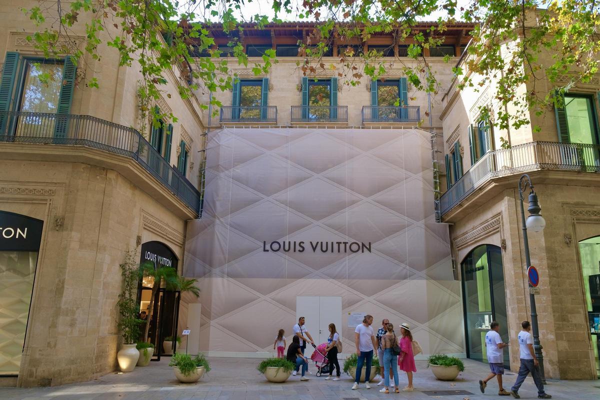 NUEVA TIENDA DE LOUIS VUITTON EN PALMA: Las fotos de la ampliación del local de la multinacional francesa en el Paseo del Born