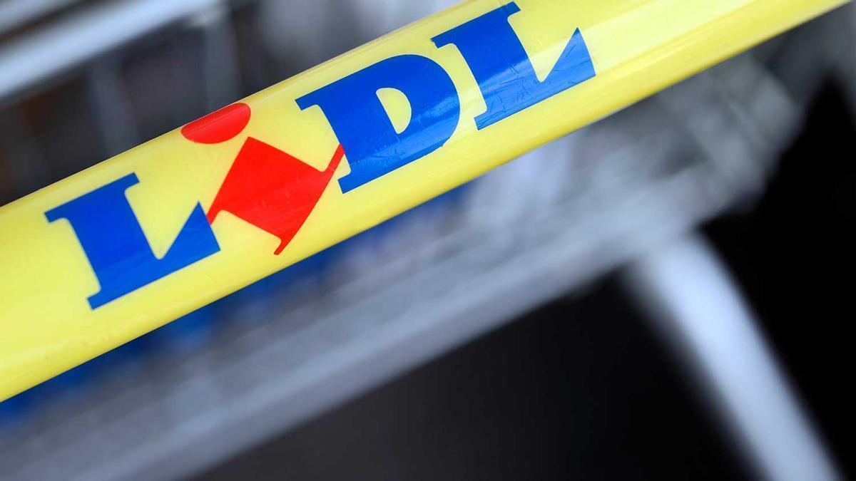 Mañana se esperan colas kilométricas en Lidl para conseguir el juego de baldosas de quita y pon para jardín o terraza más barato del mercado: aspecto de tarima de madera por menos de 15 euros