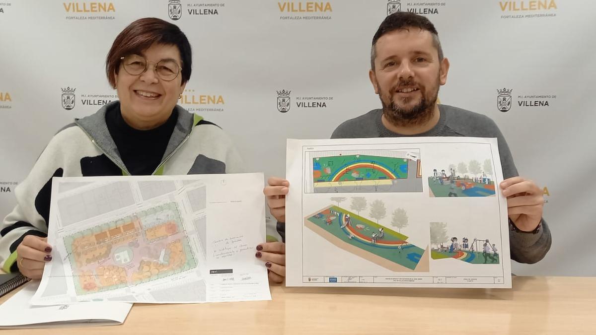 Los concejales de Parques y Jardines y Medio Ambiente mostrando los planos de los proyectos.