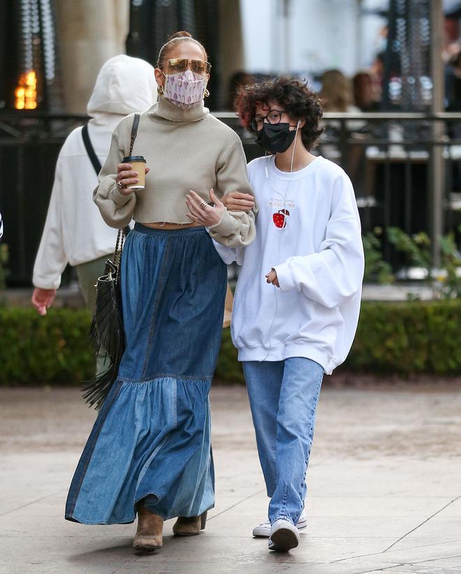 Esta es la falda que va a arrasar esta primavera. Palabra de Jennifer Lopez