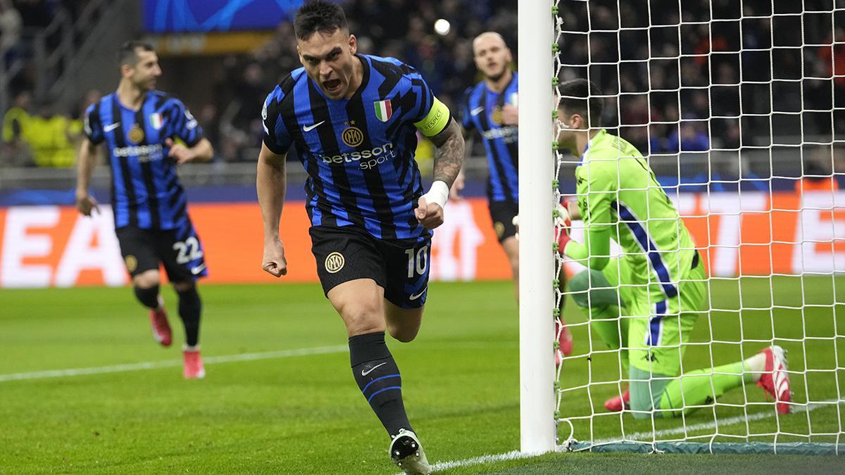 Lautaro Martínez celebra su gol en el partido entre Inter Milan y Mónaco, en San Siro