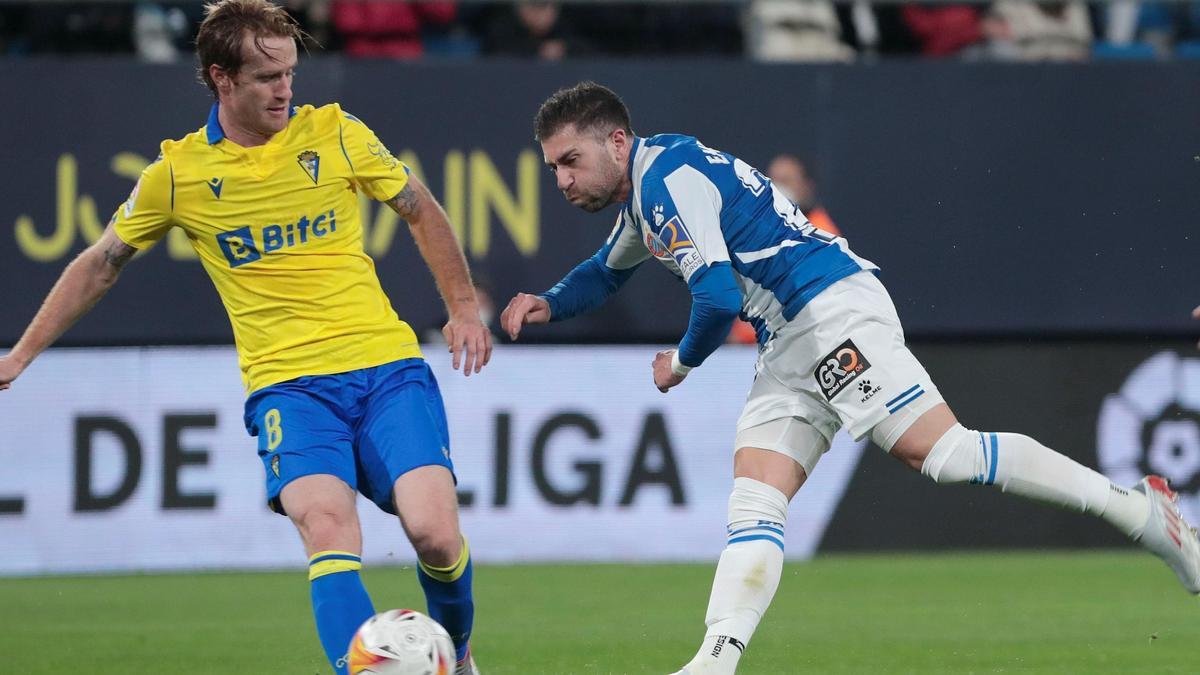 Un lance del choque entre Cádiz y Espanyol.