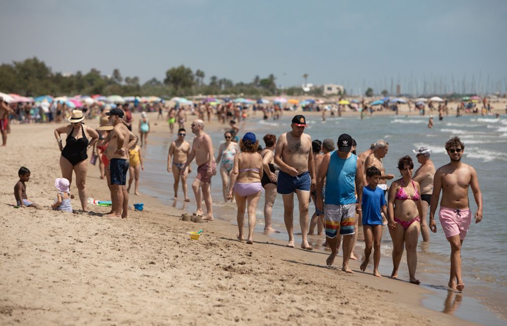 Éxodo a la playa del Port de Sagunt