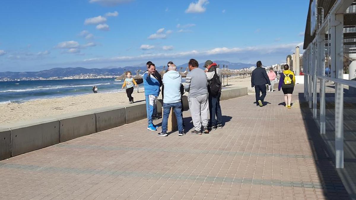 Die Hütchenspieler an der Playa de Palma sind zurück.