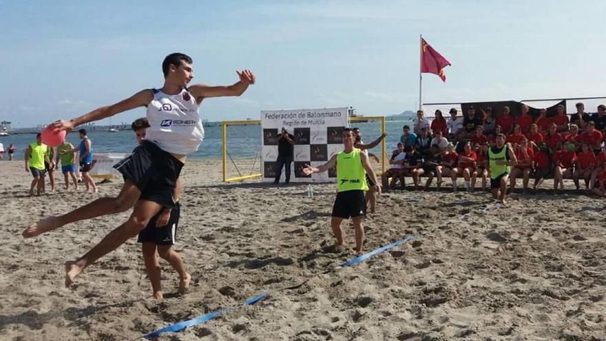 El balonmano playa tendrá su competición.