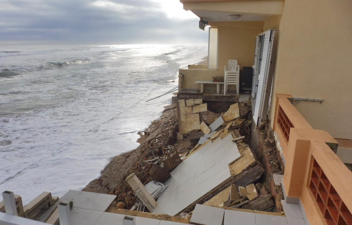Estado de la terraza del edificio Neputno que se derrumbó.
