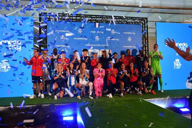Puesta de largo de las camisetas y los fichajes del Dépor ante la afición