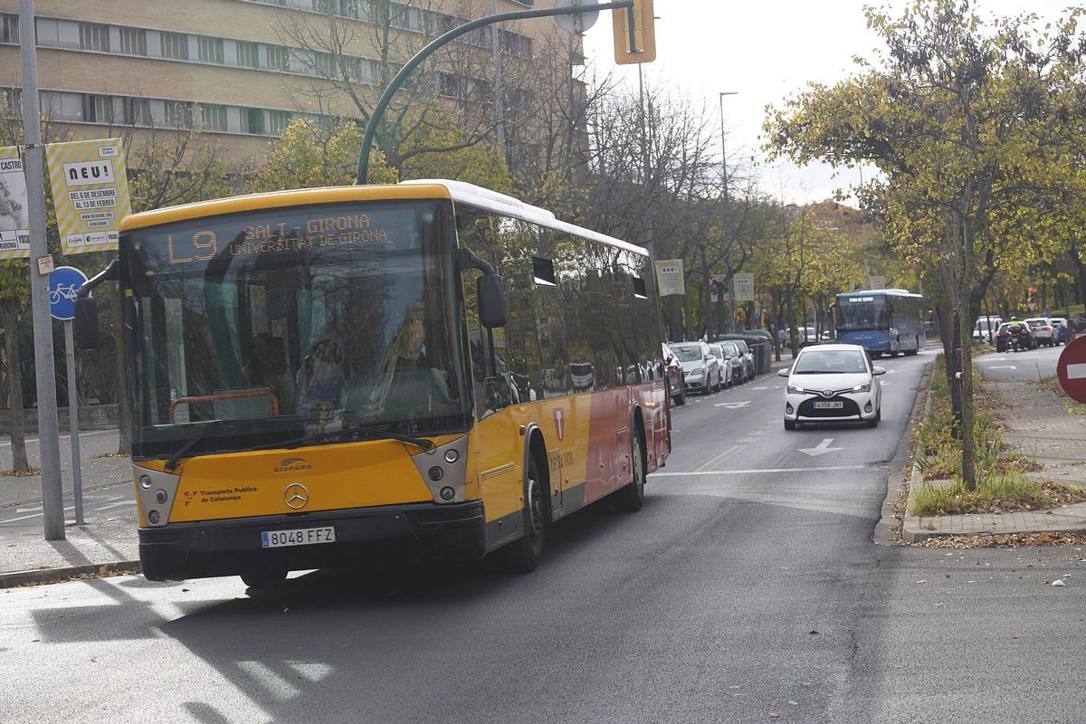 Un autobús de la línia L9.
