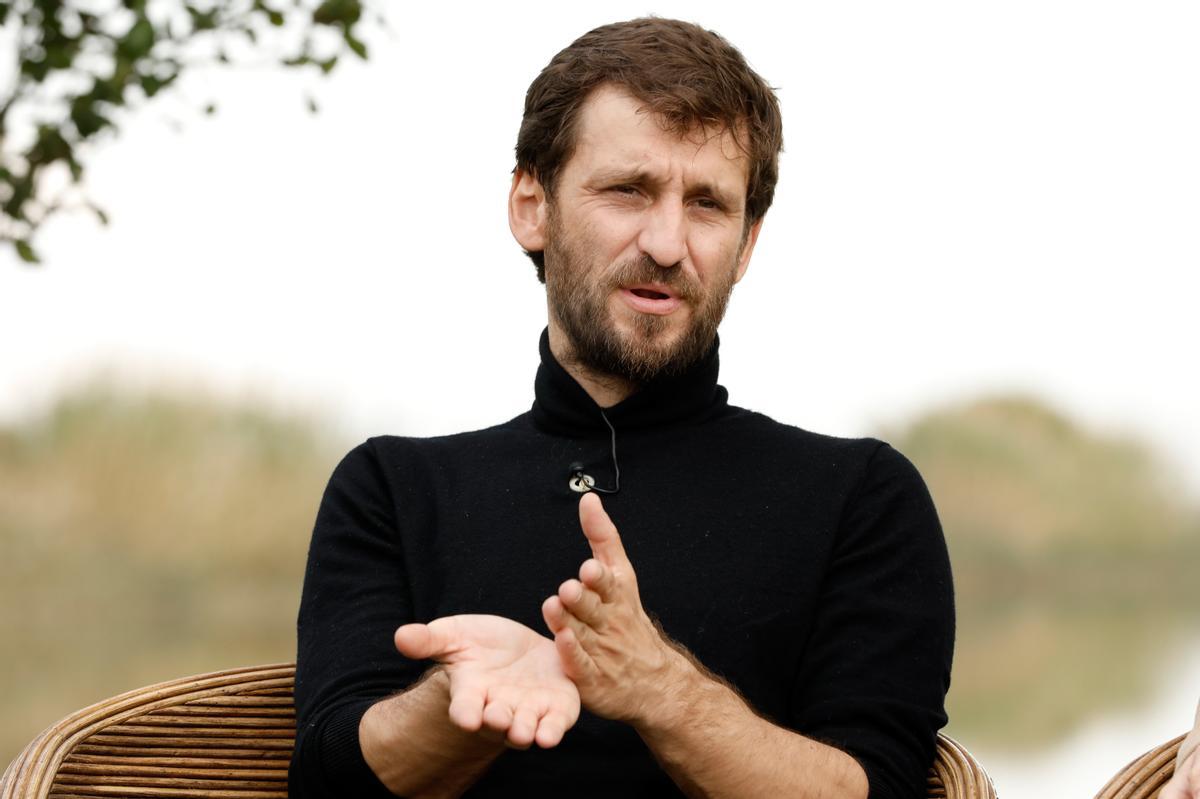 Raúl Arévalo vuelve a ser policía en "Santo", serie de Netfix para septiembre.