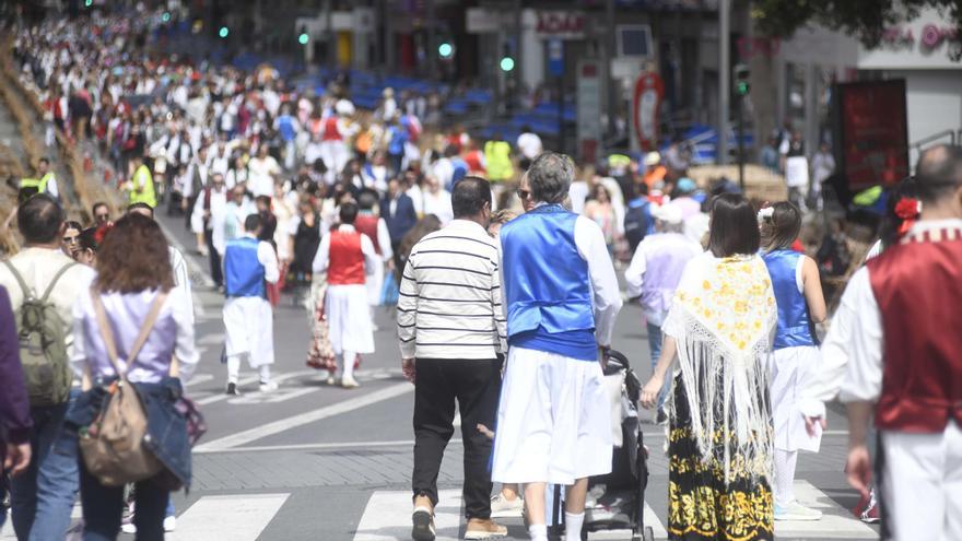 El tranvía de Murcia bate su récord de viajeros el día del Bando de la Huerta