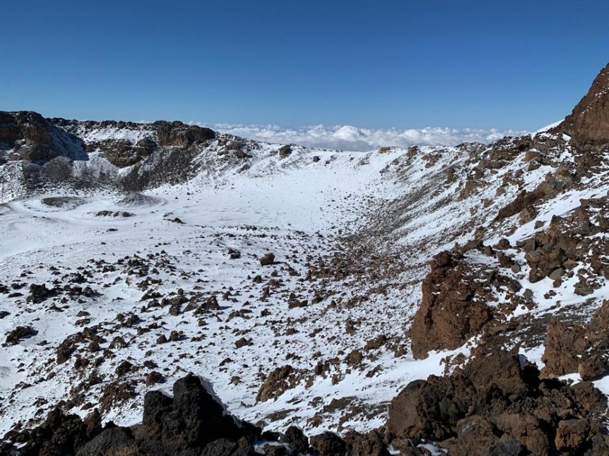 De caminata por las nieves del Teide De caminata por las nieves del Teide