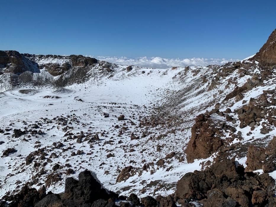 De caminata por las nieves del Teide