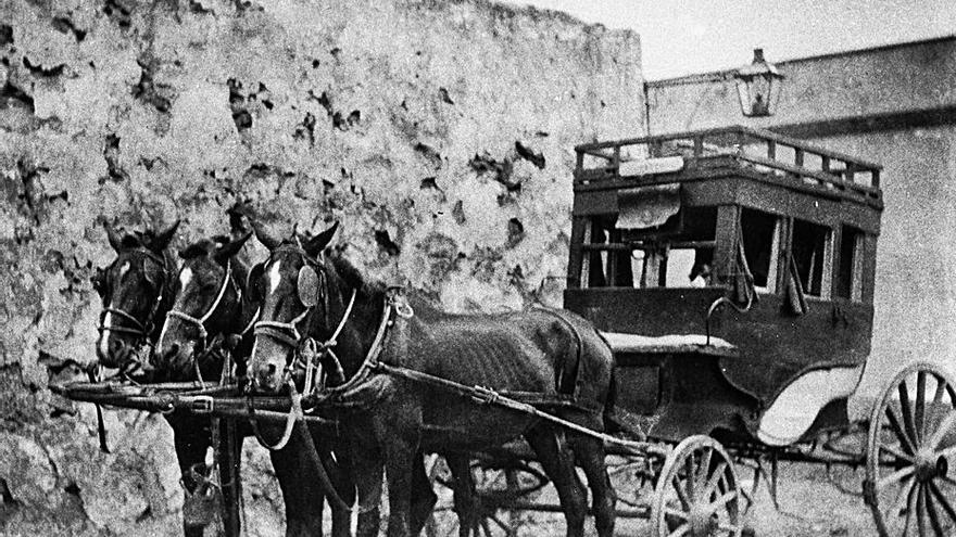 En enero de 1854 se pusieron en marcha los primeros coches de hora.