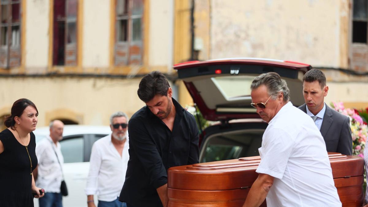 Funeral en Candás por Luis Ángel Echevarría, padre de Paula Echevarría