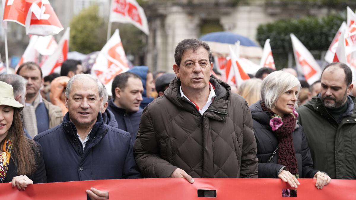 José Ramón Gómez Besteiro en la manifestación &quot;en defensa do mar&quot;.