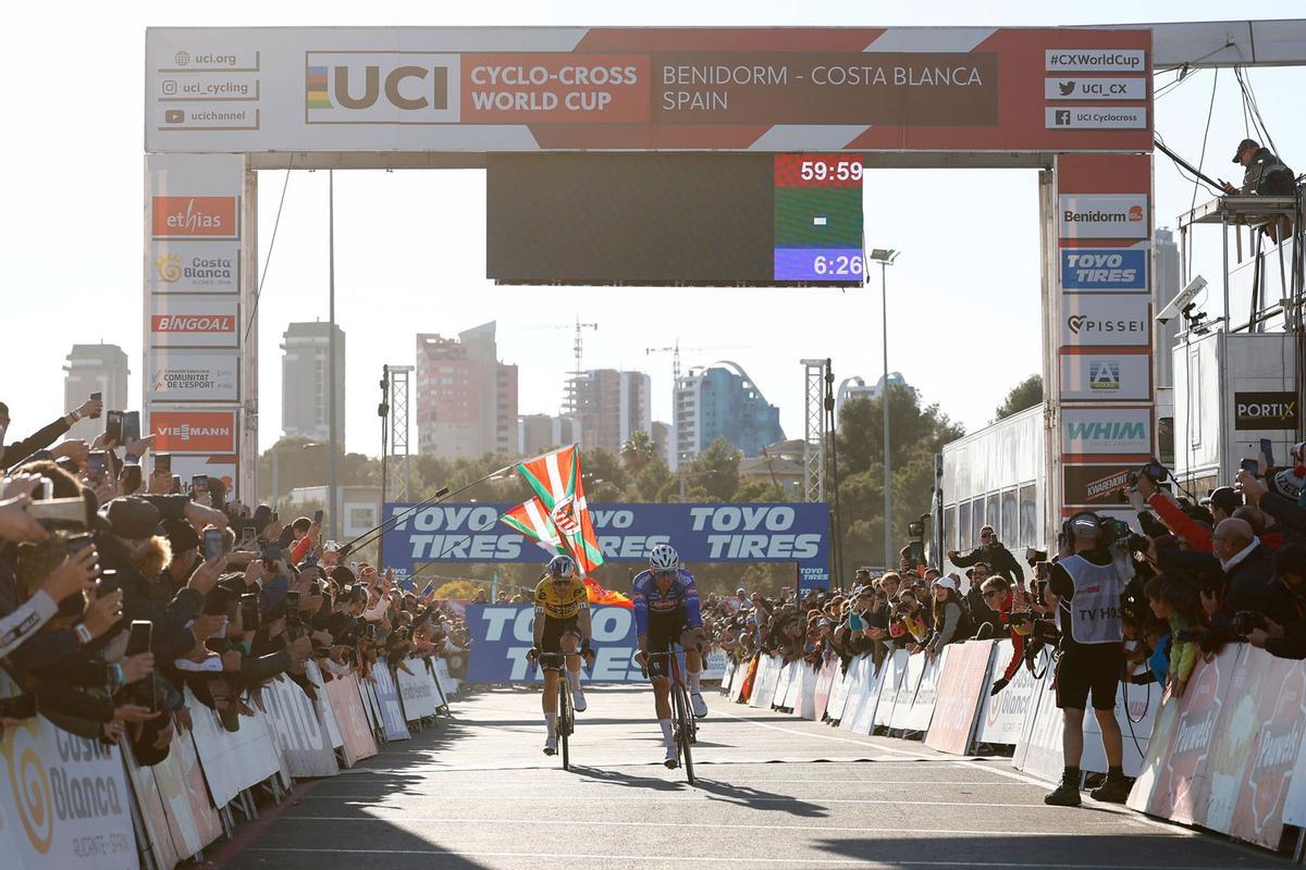 El público vibró en la Copa del Mundo de Ciclocross UCI – Benidorm Costa Blanca 2023.