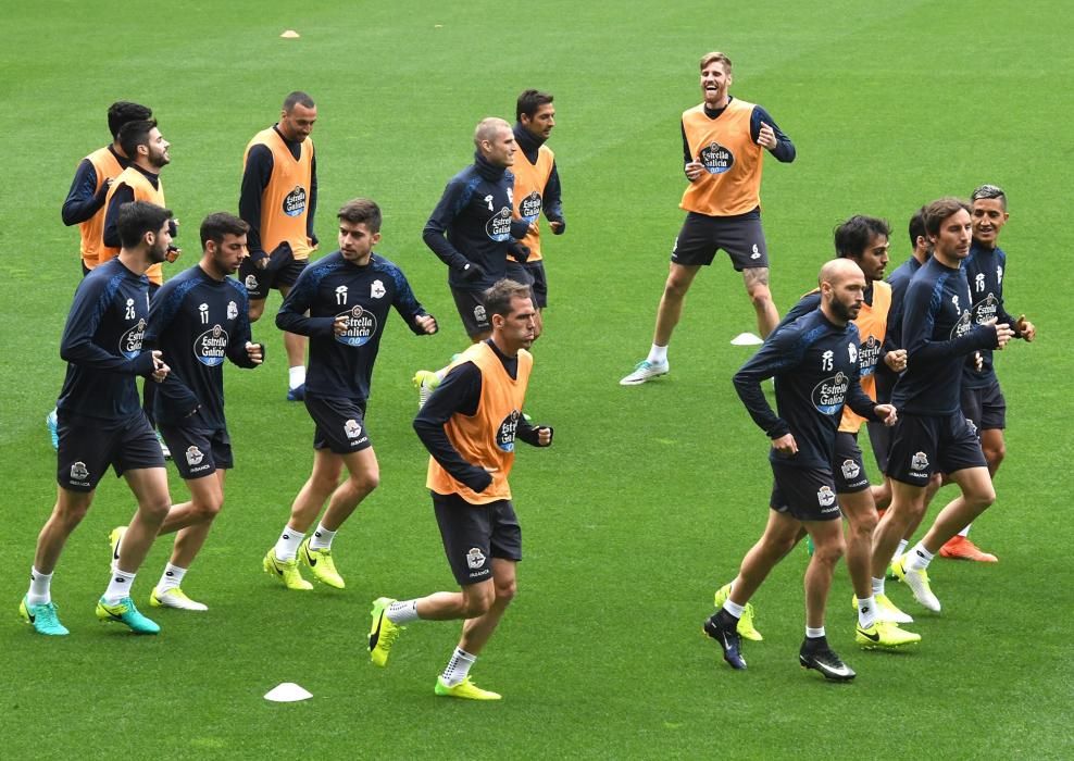 Entrenamiento del Deportivo a puerta cerrada en Ri