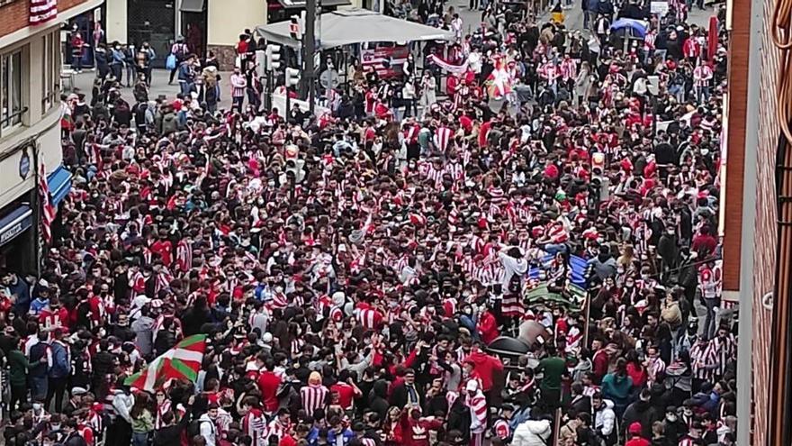 Incidentes en Bilbao por la aglomeración de aficionados del Athlétic